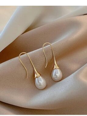 Elegant Gold Pearl Drop Earrings - Women Jewelry